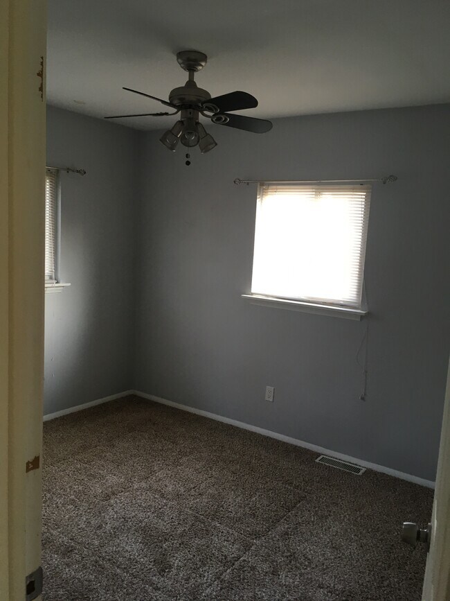 Building Photo - 21652 Hamilton Ave