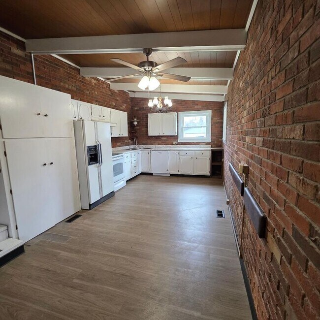 Foto del edificio - 2465 Chapeze Ln