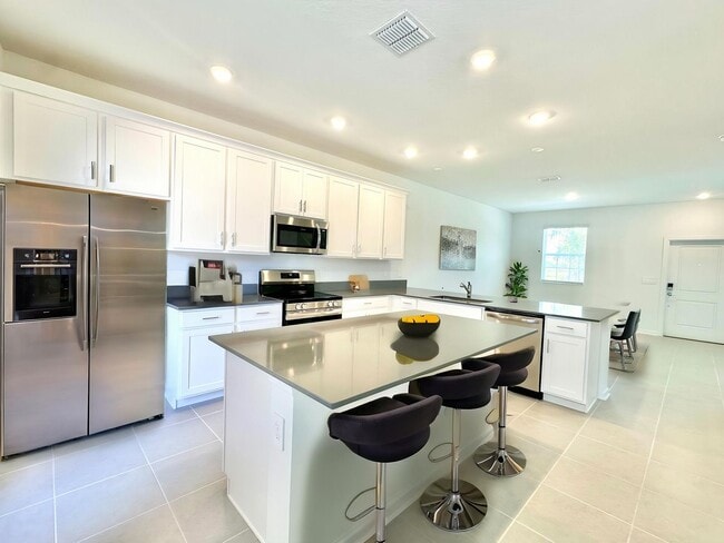 Building Photo - Modern Comfort Meets Community Living in K...