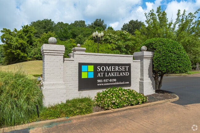 Building Photo - Somerset at Lakeland