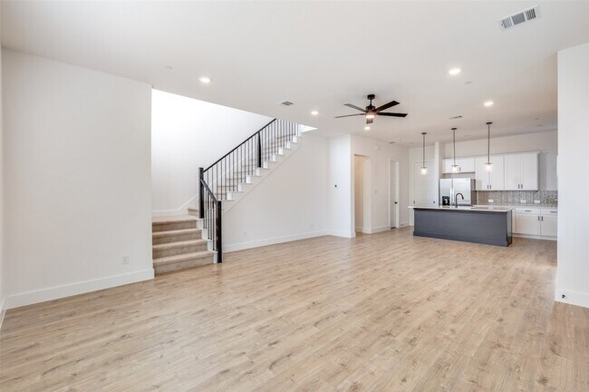 Foto del edificio - 4401 Cave Spgs St