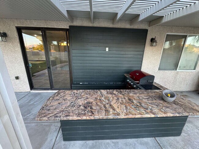 Foto del edificio - 3 BED, 2 bath, Single Story