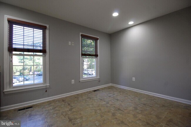 Building Photo - 2707 Shawn Leigh Dr