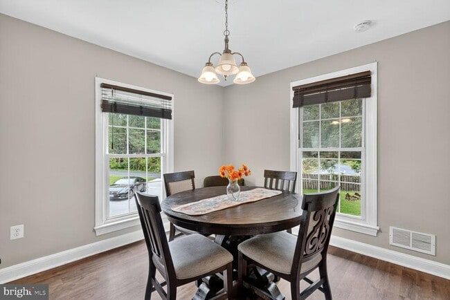 Foto del edificio - 9824 Old Fort Rd