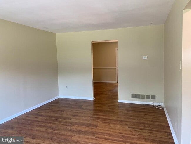 Building Photo - 249 Periwinkle Ave