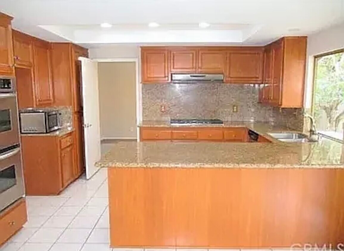 Foto principal - 17131 Edwards St