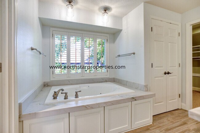 Foto del edificio - Charming  Cape Cod inspired in Tualatin