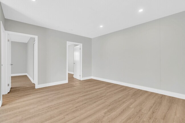Photo du bâtiment - 3 Bedroom - Hamilton St
