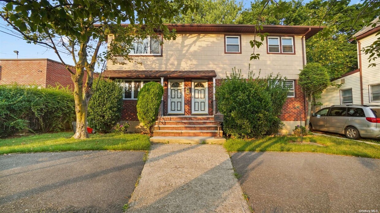 Primary Photo - 100 New Hyde Park Rd