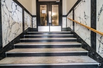 Building Photo - 2100 Rue du Fort