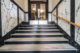 Building Photo - 2100 Rue du Fort