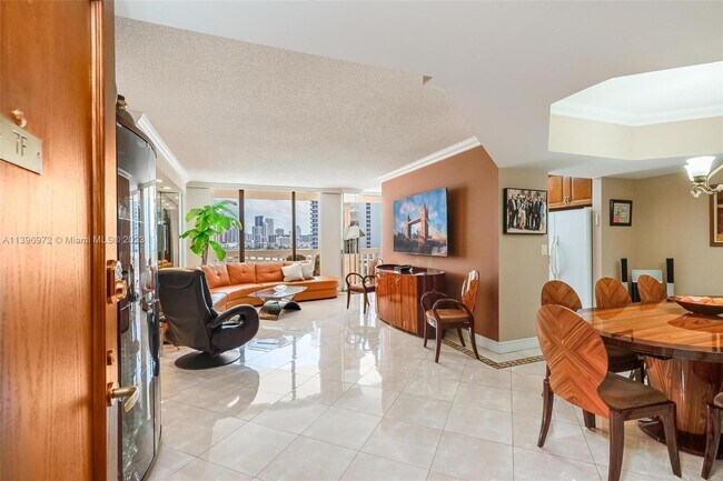 Foto del edificio - 19355 Turnberry Way