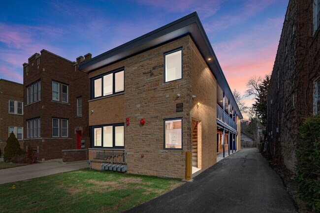 Foto del edificio - 1025 N Harlem Ave