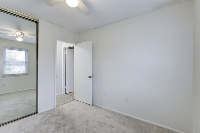 Dormitorio 1 - 8427 Snowden Oaks Plz