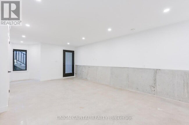 Building Photo - 156 Dovercourt Rd