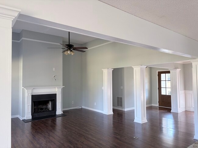 Building Photo - 25 Kingston Rd