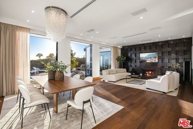 Foto del edificio - 9302 Nightingale Dr