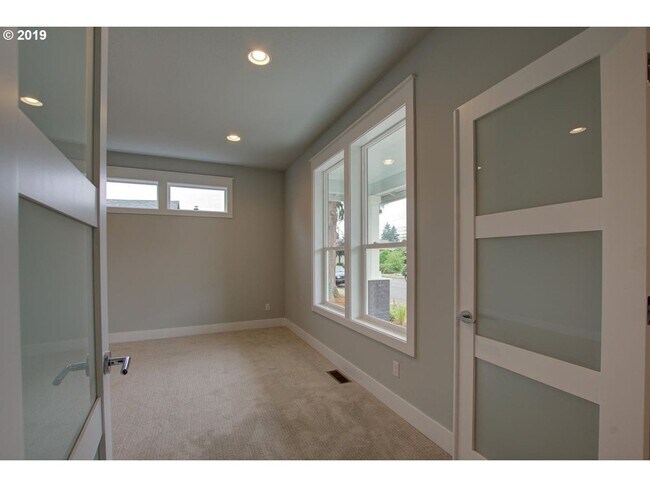 Foto del edificio - Stylish 3-Bedroom Home w/ Flex Space, Cove...