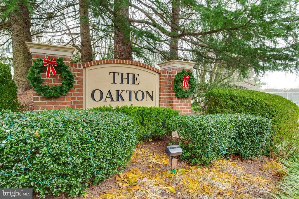Primary Photo - 10158 Oakton Terrace Rd