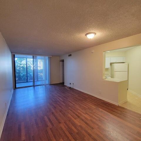 Building Photo - 212 Lake Pointe Dr