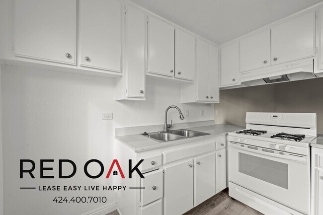 Building Photo - TWO WEEKS FREE! Lovely Jr. One Bedroom wit...