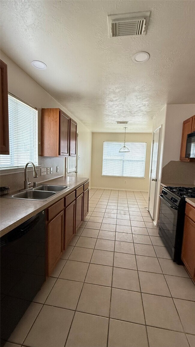 Foto del edificio - 2714 Grahamwood Ln