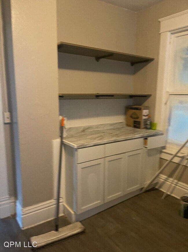 Building Photo - 4 br, 1 bath House - 154 George St. W