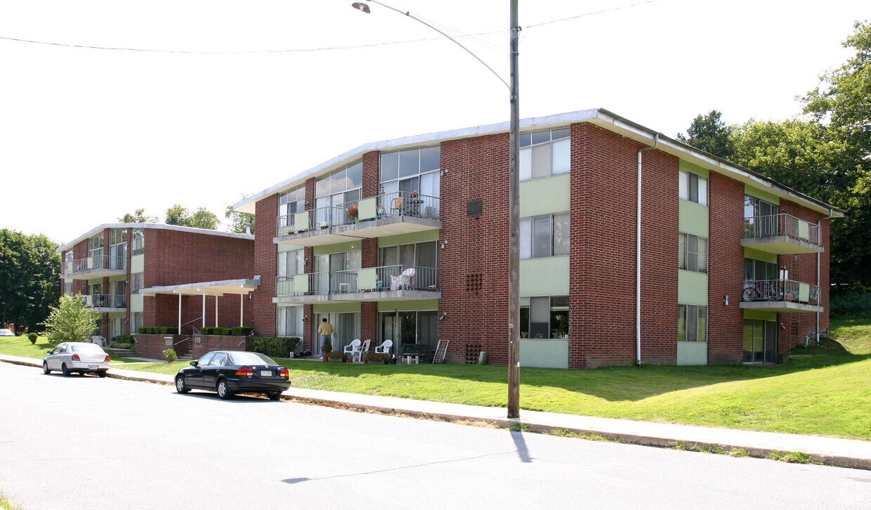 Primary Photo - Race Park Apartments