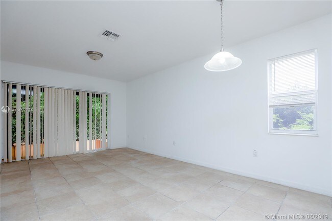 Building Photo - 4011 Oak Landing Dr