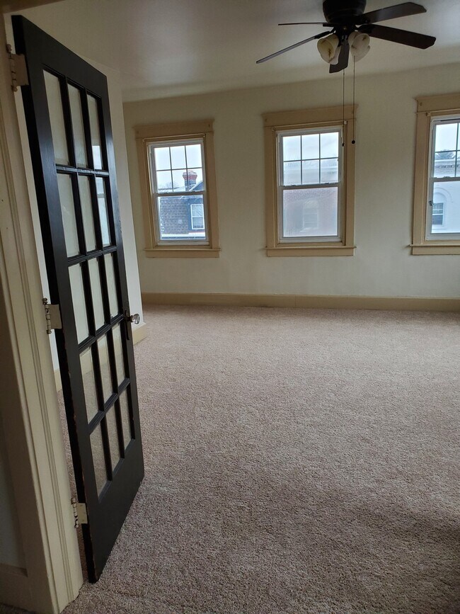 Foto del edificio - 128 N 11th St