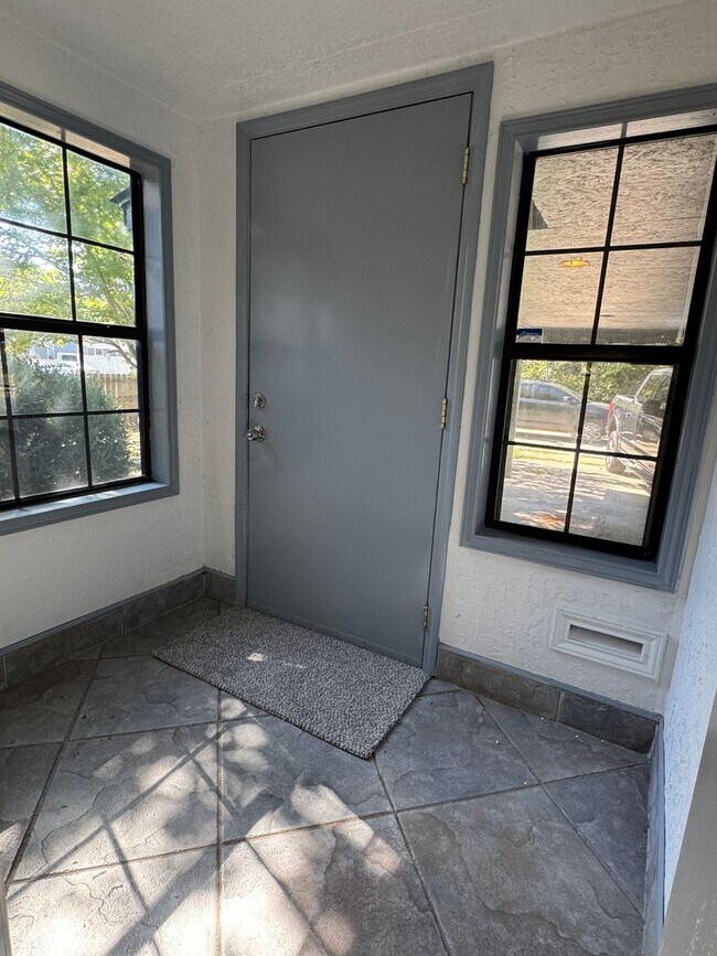 Foto del edificio - 839 NW 17th St