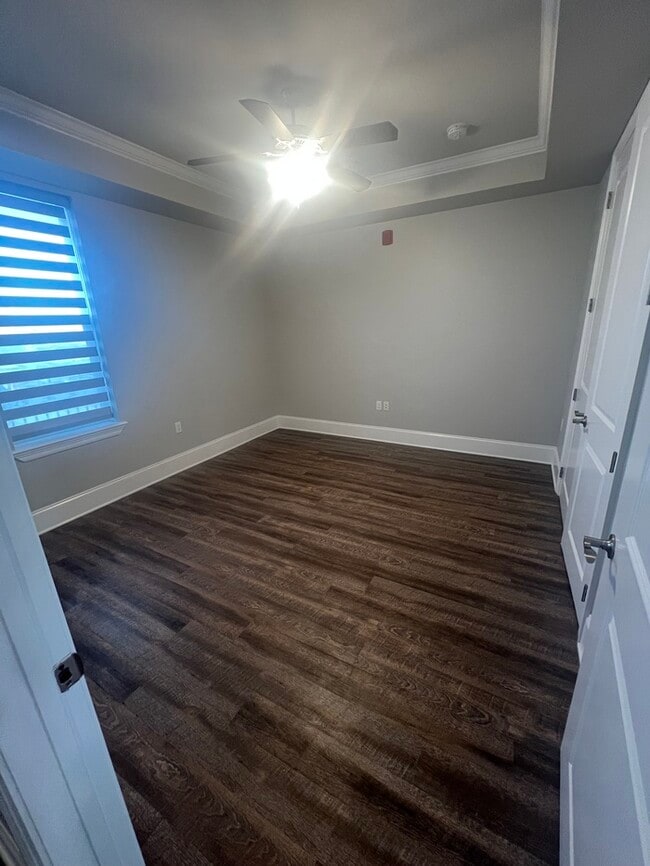 Building Photo - 3900 Lakeshore Blvd E