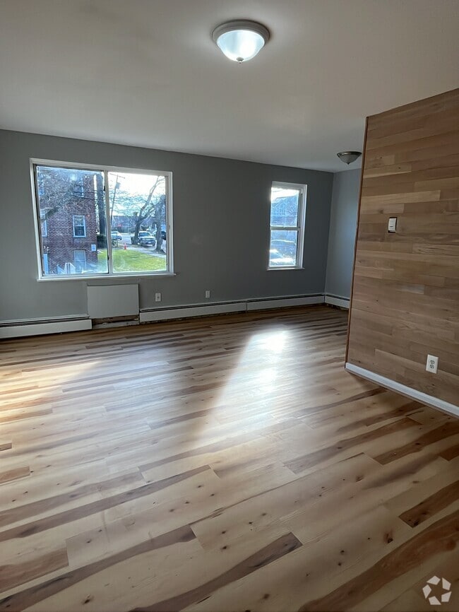 A1 - Entryway - Verrazano Garden Apartments
