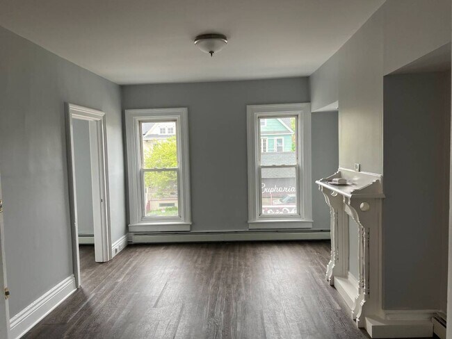 Foto del edificio - 42 Elmwood Ave