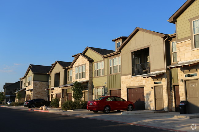 Overlook At Stone Oak Park Apartments