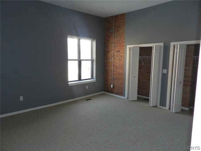 Foto del edificio - 317 S Clinton St