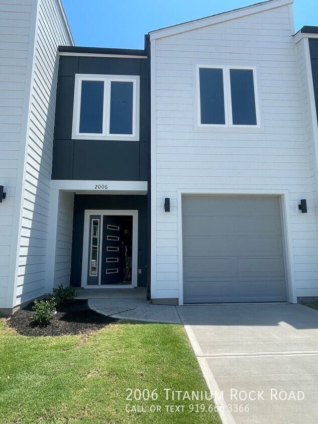 Primary Photo - Charming 3-bedroom townhouse in Durham!