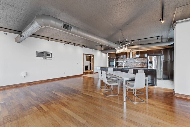 Foto del edificio - Stunning 3BED/2.5BATH Third Ward Condo