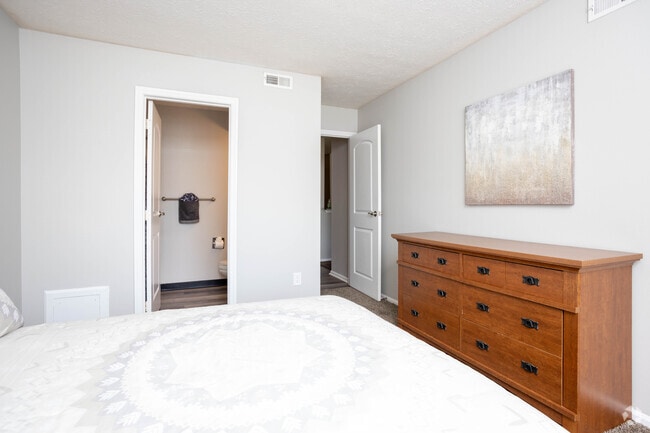 2BR, 2BA - 1049 SF - The Manor - Bent Tree Apartments