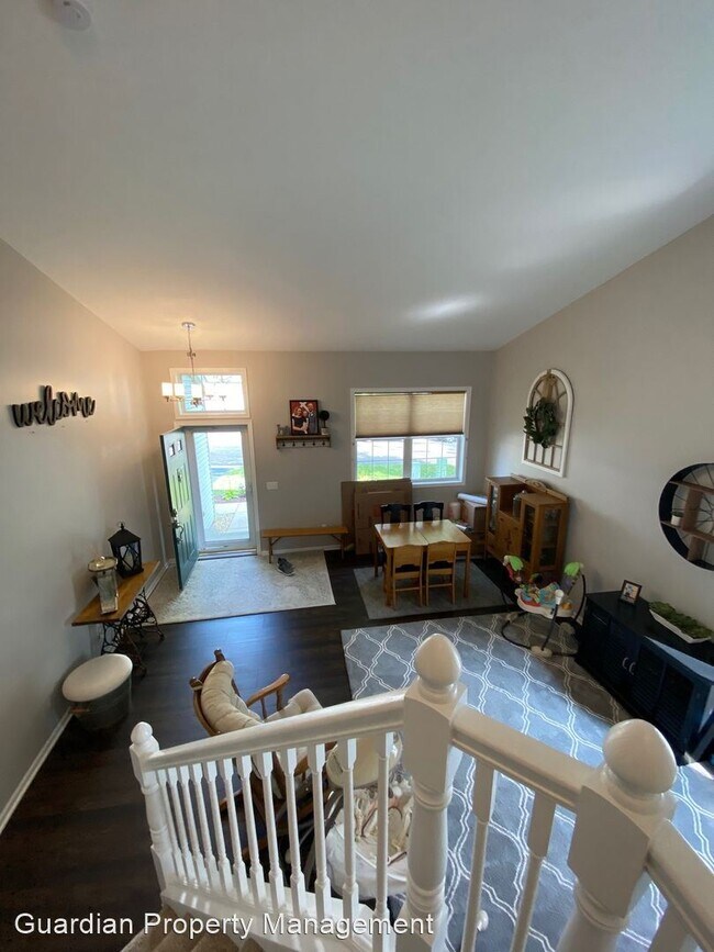 Building Photo - 4 br, 2.5 bath House - 1742 Elm St