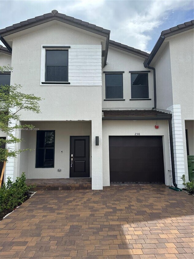 Foto principal - 258 SW 159th Terrace
