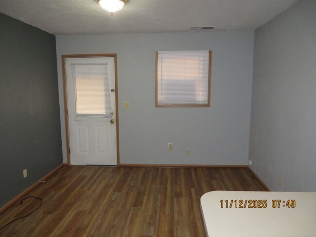 Foto del edificio - 423 E 8th St