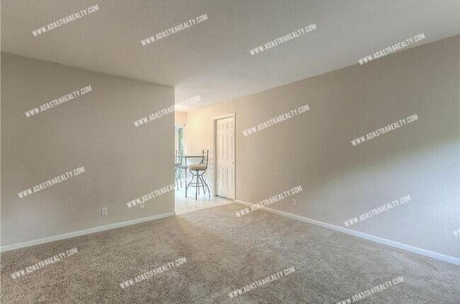 Foto del edificio - Adorable North Overland Park Home-Available in APRIL!!