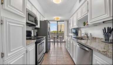 Building Photo - 3400 N Ocean Dr