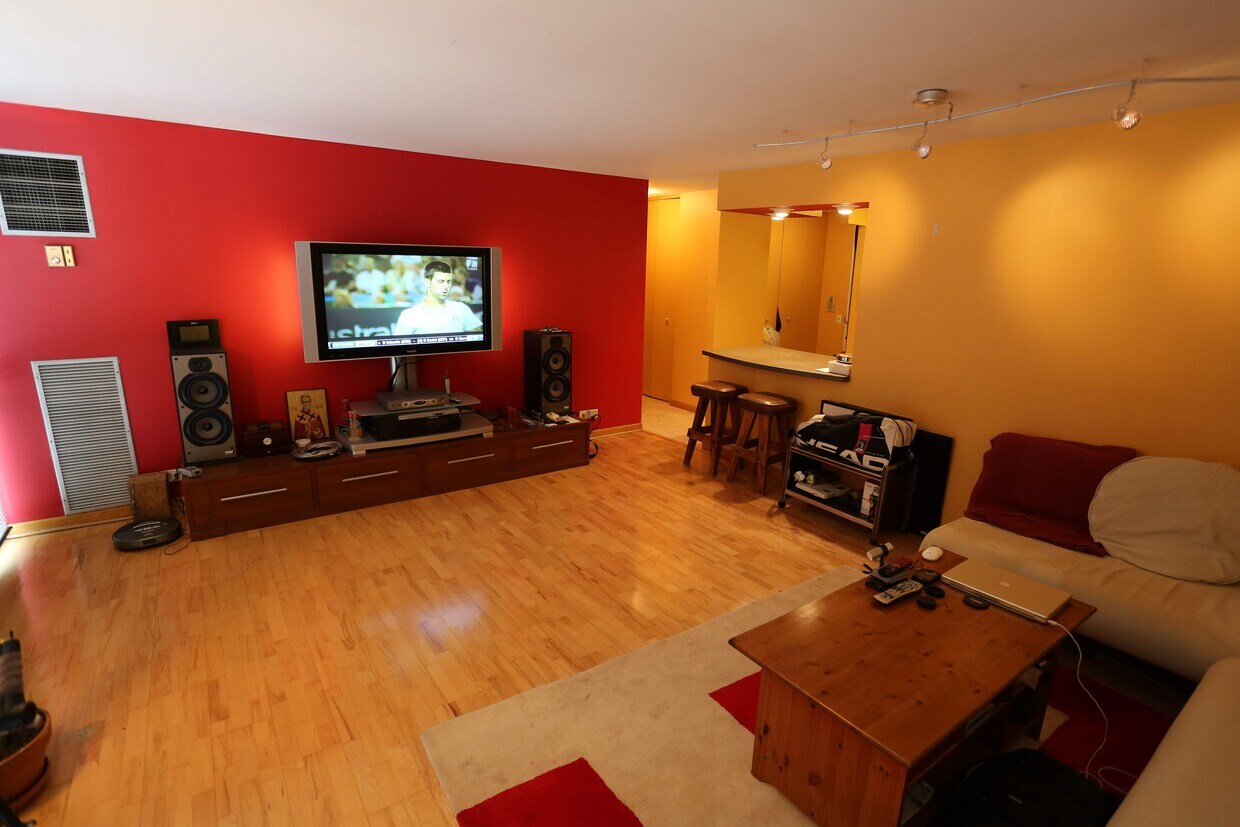 living room - 4343 N CLARENDON Ave