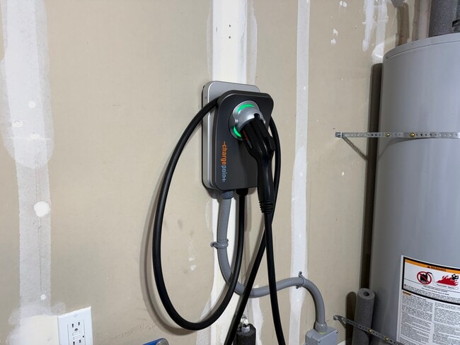 Building Photo - 10743 SW Canterbury Ln