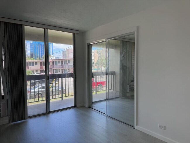 Foto del edificio - 1 Bed/1 Bath/1 Parking - Convenient Locati...