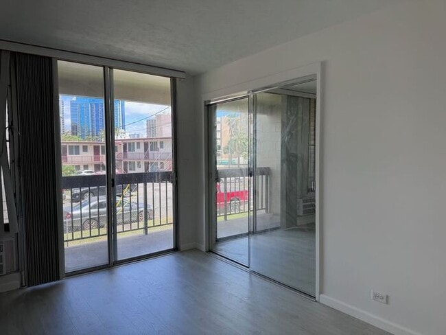 Building Photo - 1 Bed/1 Bath/1 Parking - Convenient Locati...