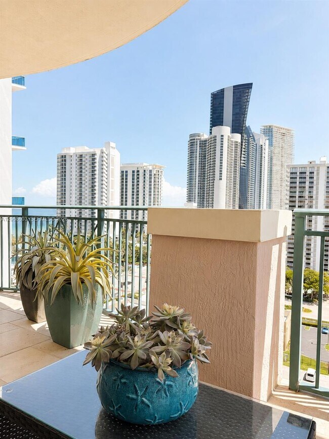 Foto del edificio - 17555 Atlantic Blvd