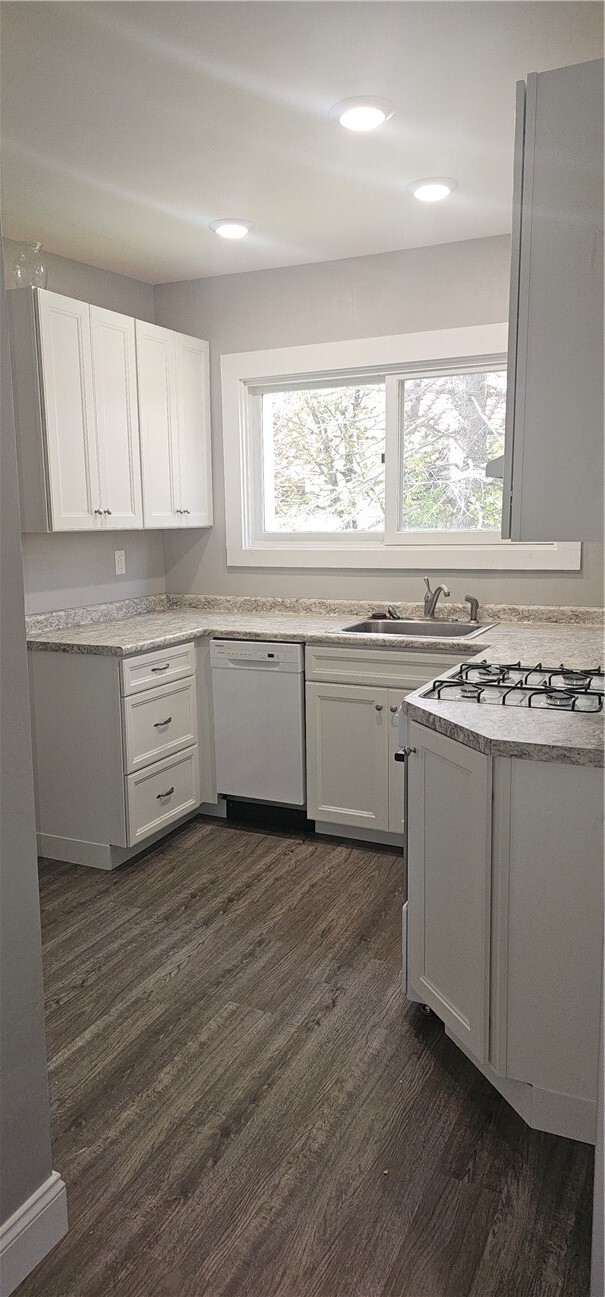 Building Photo - 17 E 5th St